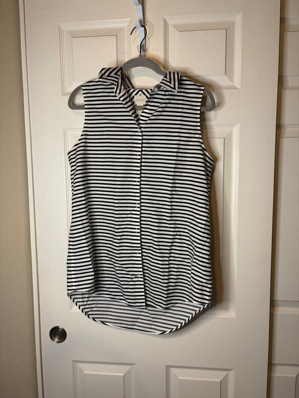 Wmns Chico’s Black & White Stripe Sleeveless Button Up Office M